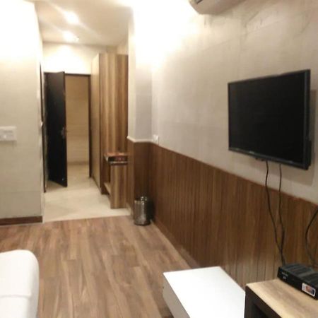 Aval International Hotel Gurgaon Buitenkant foto