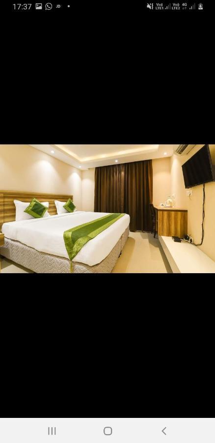 Aval International Hotel Gurgaon Buitenkant foto