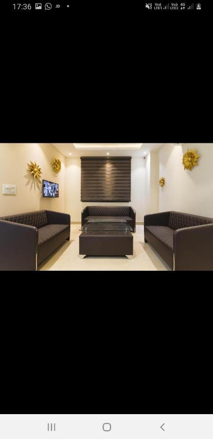 Aval International Hotel Gurgaon Buitenkant foto