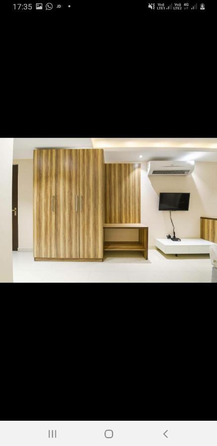 Aval International Hotel Gurgaon Buitenkant foto